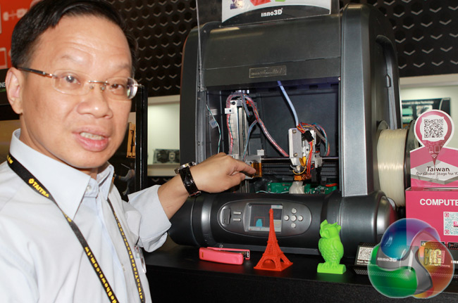 Ken-Ho-President-Inno3D-with-3D-Printer-Computex-2014-KitGuru