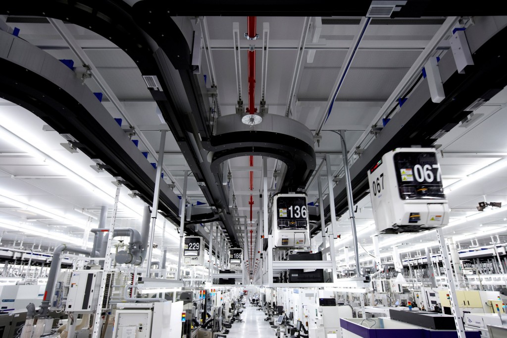 The cleanroom at GLOBALFOUNDRIES' Fab 1 in Dresden, Germany