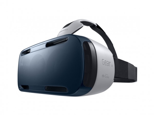 Samsung-Gear-VR-vs-Microsoft-HoloLens-2
