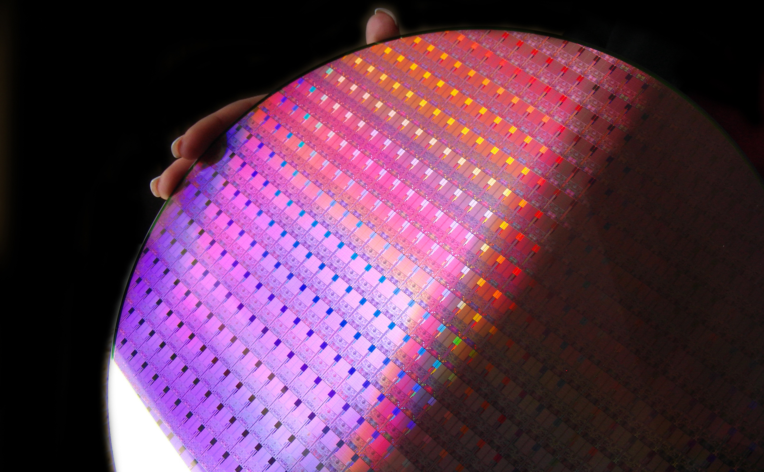 intel_wafer_300mm_semiconductor