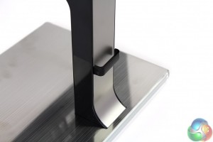 AOC Q2557 - cable manage