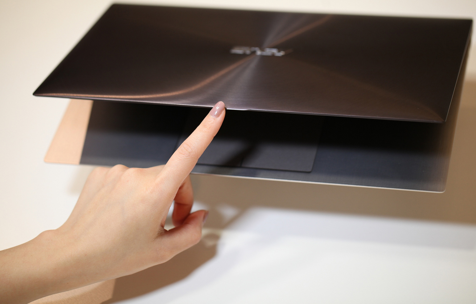 asus_ultrabook_intel_touch1.jpg