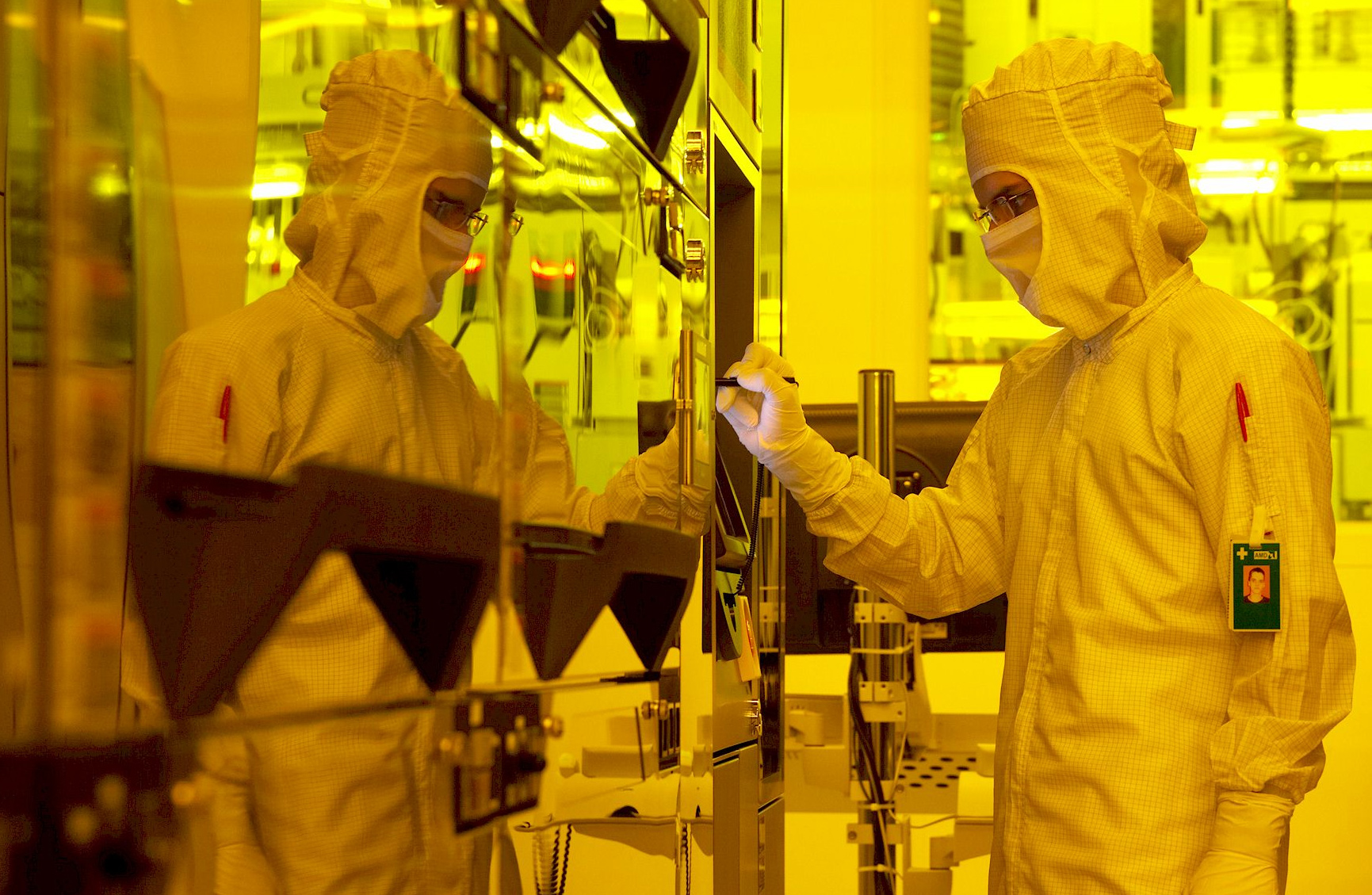 globalfoundries_semiconductor_fab1_cleanroom_space_1