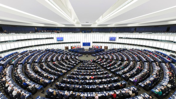 European_Parliament_Strasbourg_Hemicycle_-_Diliff-e1445968497683