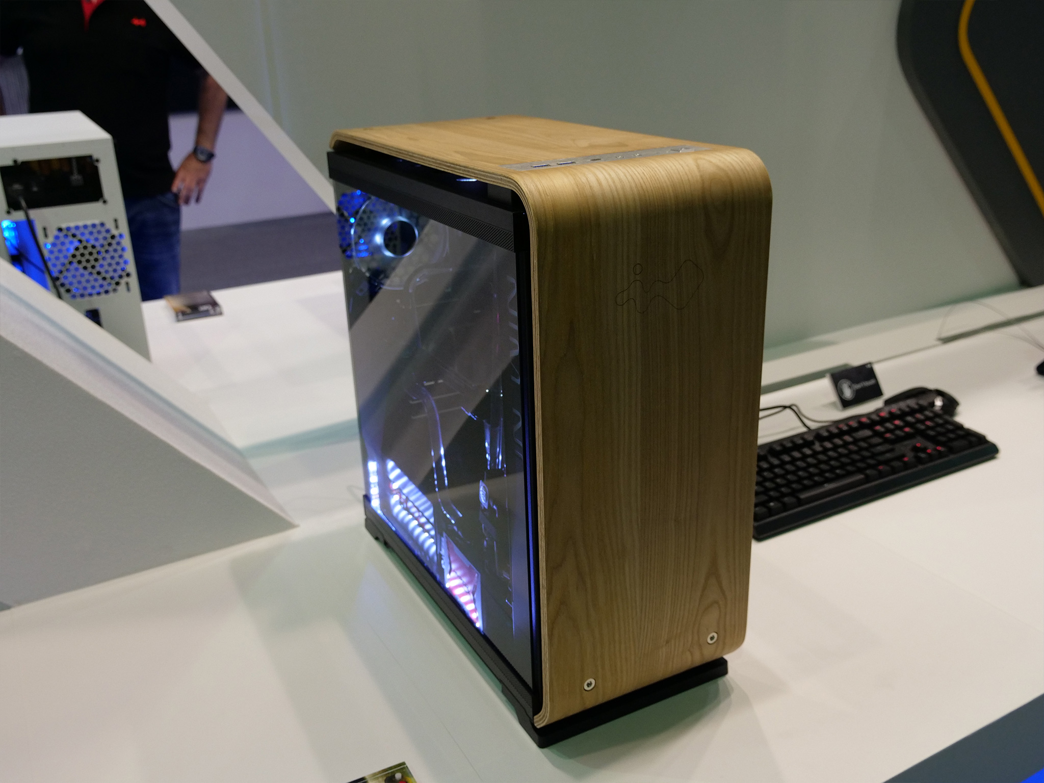 Computex In Win Unleashes Robot Case, Wooden Desktop Pc Case