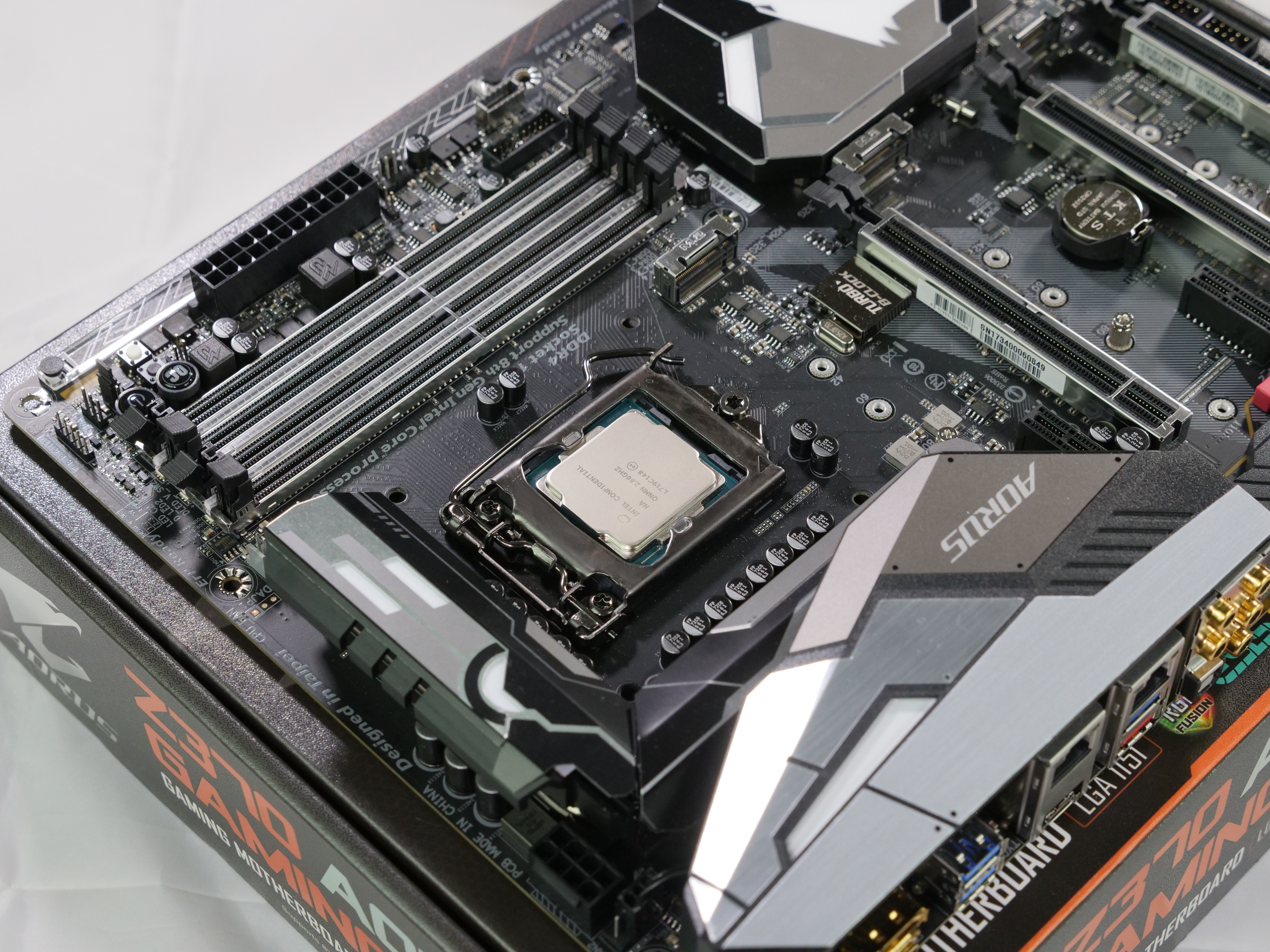 Intel Core i7-8700K and Core i5-8400 (w/ Gigabyte Z370 Aorus