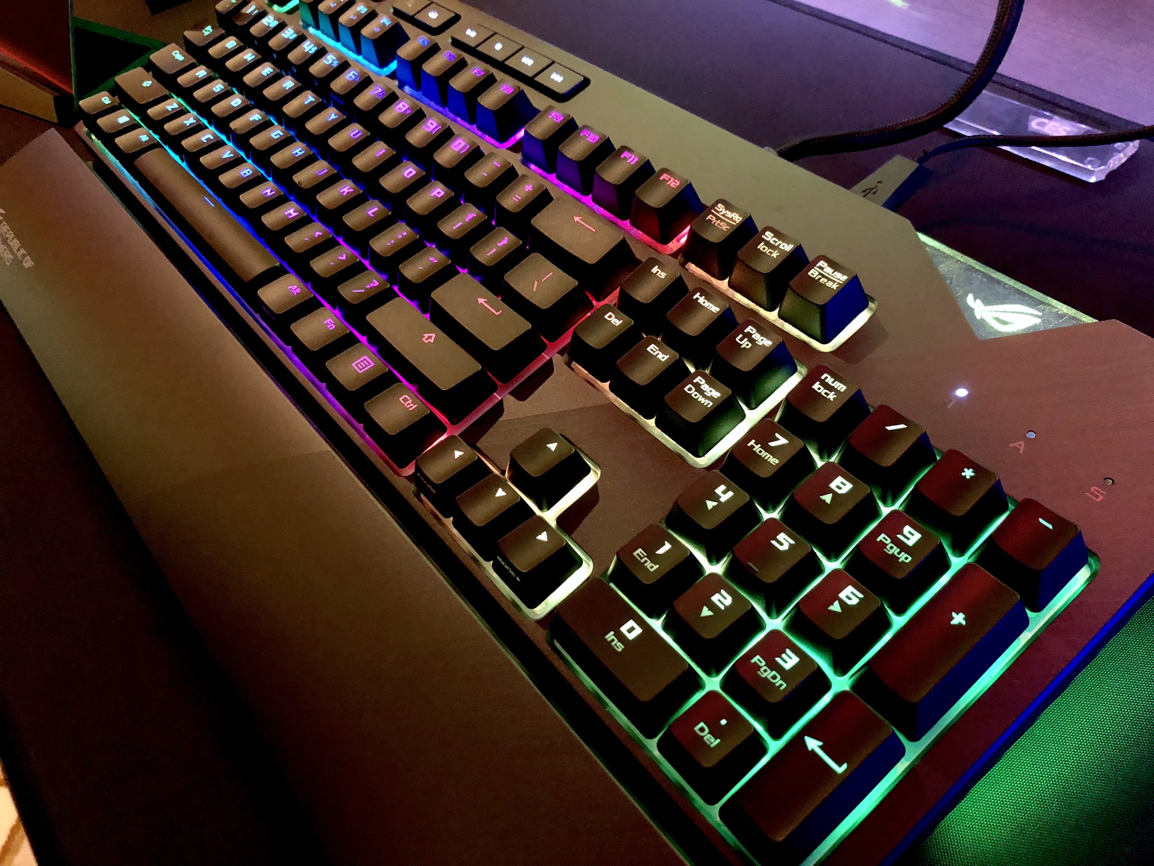 blackweb keyboard not lighting up