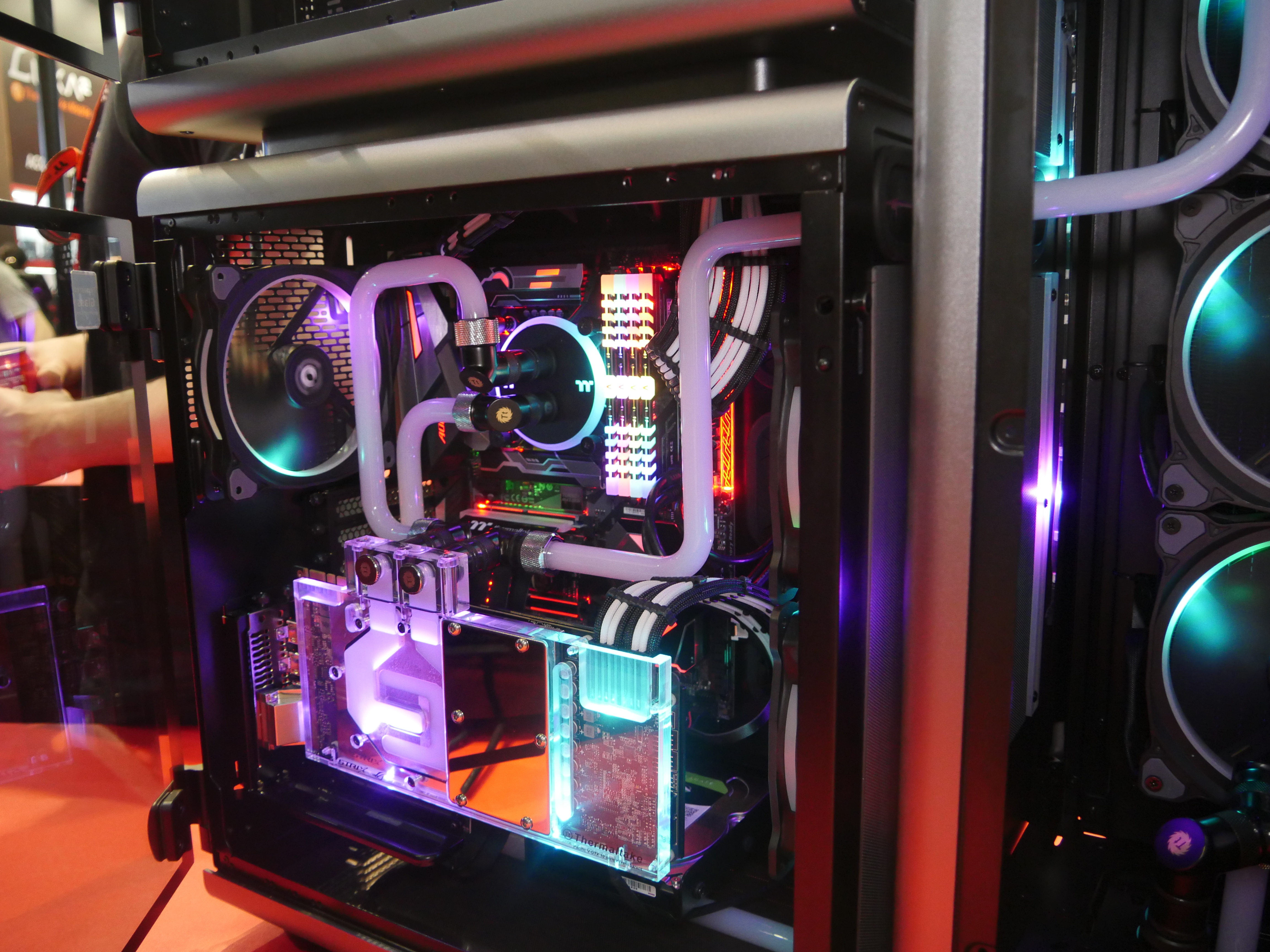 Стол thermaltake level 20