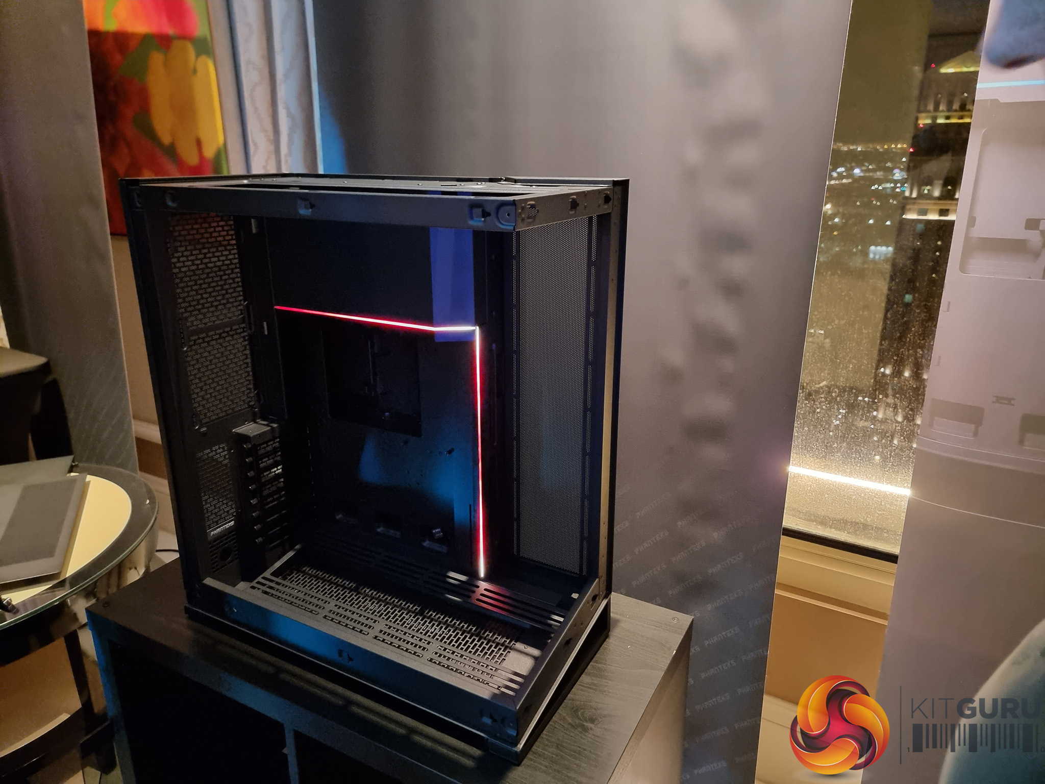 ces-2023-phanteks-unveils-nv7-cases-shift-xt-panel-glacier-hardware